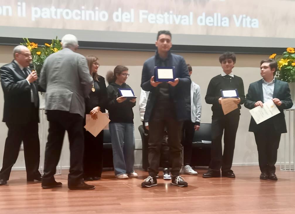 MUGNANO DEL CARDINALE. Premiazione del Concorso Artistico “Incontro Giovani” al Festival della Vita 2025: Un Trionfo per Alessio Pio Fasulo