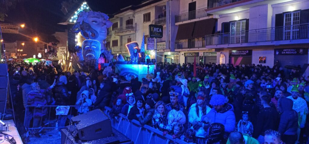 45^ Edizione del Carnevale di Saviano: Spettacolo, Musica e Tradizione con 11 Carri Allegorici