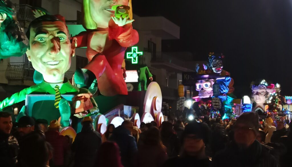 45^ Edizione del Carnevale di Saviano: Spettacolo, Musica e Tradizione con 11 Carri Allegorici