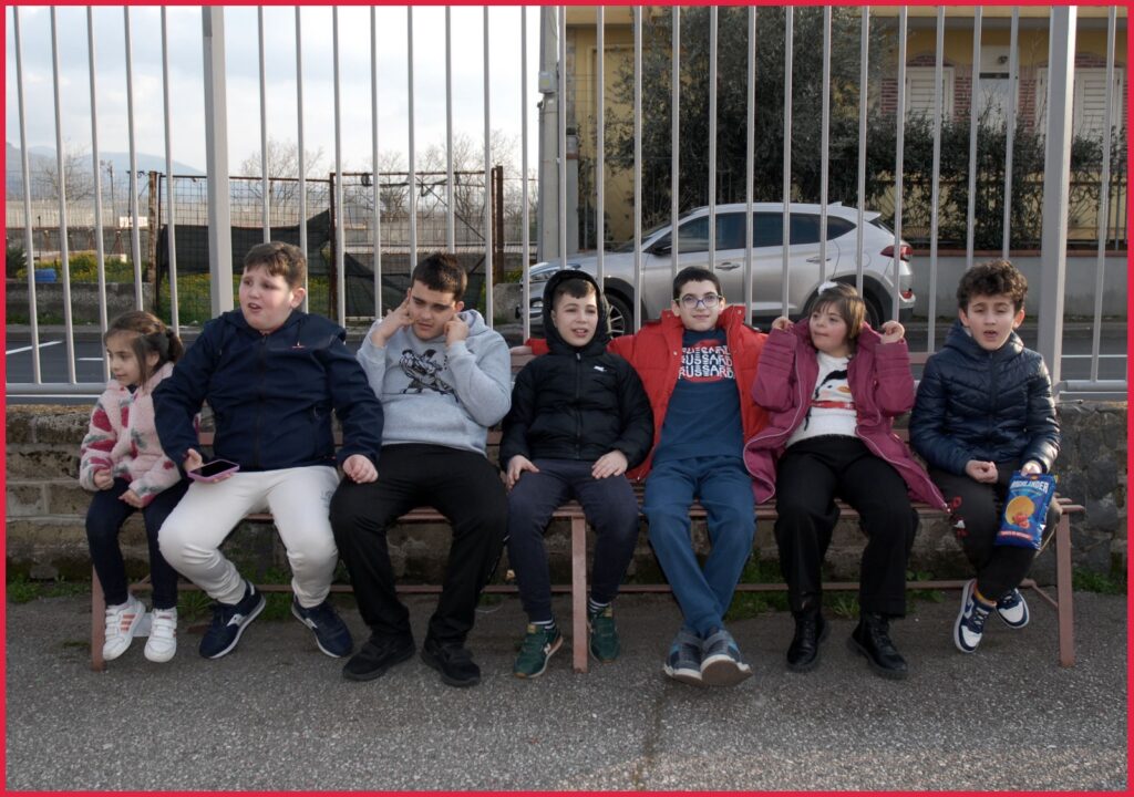 ROCCARAINOLA. Fotografia e Inclusione: Un Giorno al Parco Giochi Paraislandia con Mariagrazia Miele e i giovani dell’Associazione Autismo in Movimento