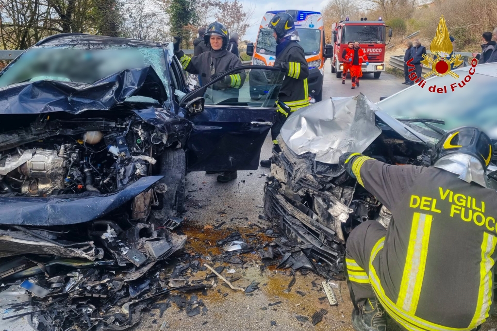 Incidente sulla SP 284: due feriti trasportati in ospedale