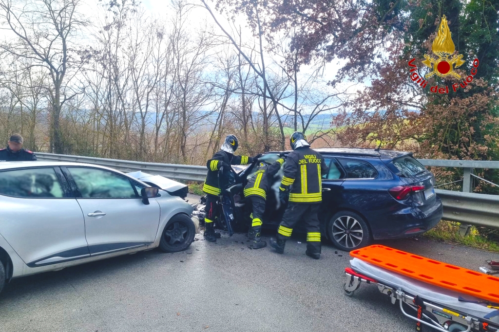 Incidente sulla SP 284: due feriti trasportati in ospedale