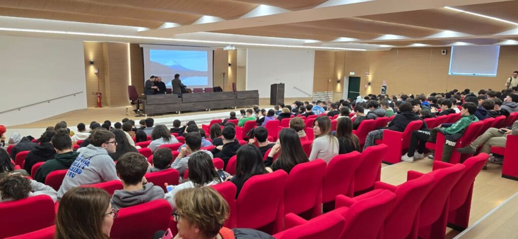 Incontro a scuola: Vulcani – Tra Benefici Naturali e Rischi Letali, Presso L’Istituto Tecnico Tecnologico Guido Dorso di Avellino