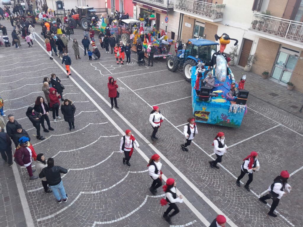 Il carnevale 2025 a Flumeri tra coriandoli, stelle filanti e soprattutto tanti bambini.