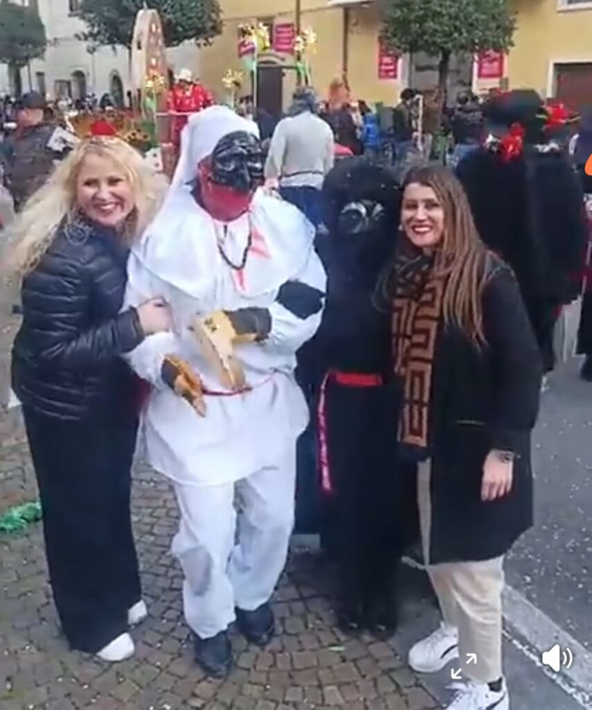 Forino (Av): Apoteosi Carnevale Forinese   Petrurese 2025. La Città dei Sette Colli si trasforma in una Bomboneira di Balli , Carri , Canti e Colori