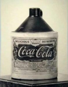 ACCADDE OGGI. 12 Marzo 1894: La Coca Cola viene venduta per la prima volta in bottiglia