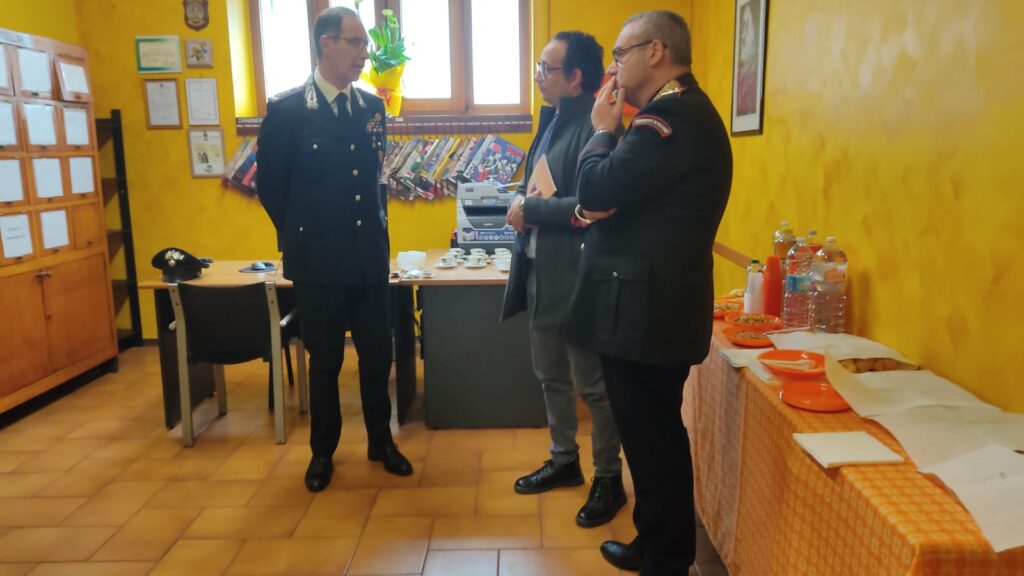 Il Generale Marco Minicucci in visita alla Stazione Carabinieri di Forino