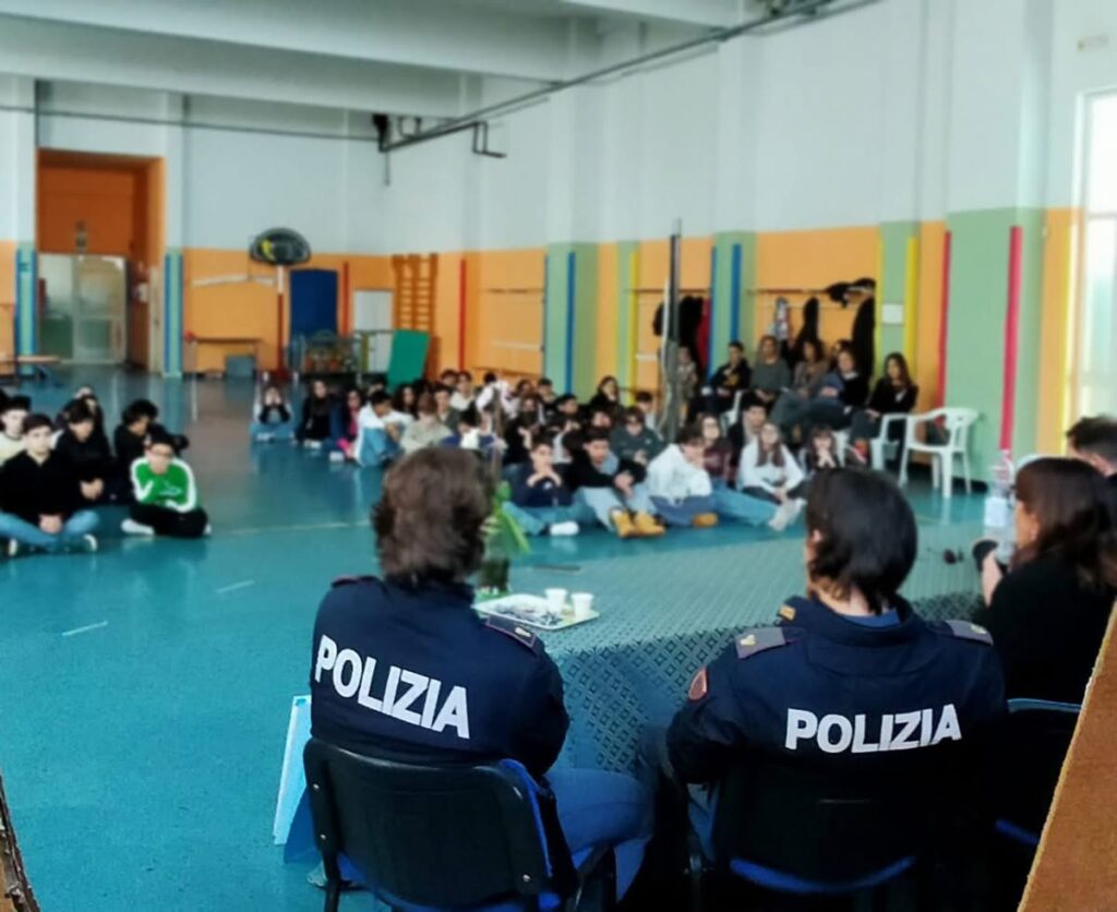 Il progetto “PretenDiamo Legalità fa tappa allIstituto Manzoni di Mugnano