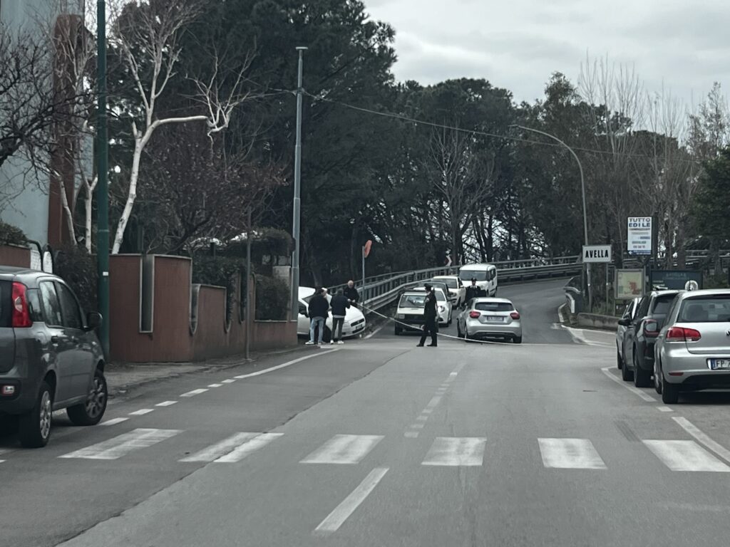 Incidente ad Avella: collisione tra un Mercedes e una Fiat Punto