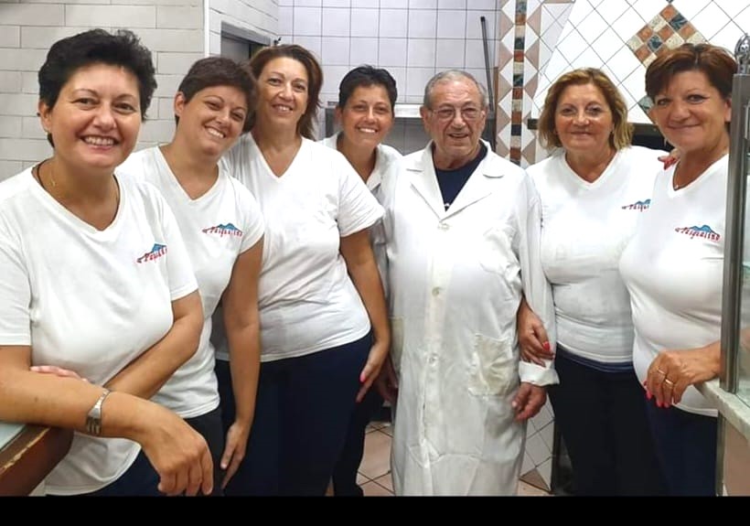 PIZZERIA TRATTORIA DA PASQUALINO, UN VIAGGIO TUTTO AL FEMMINILE NELLA TRADIZIONE PARTENOPEA