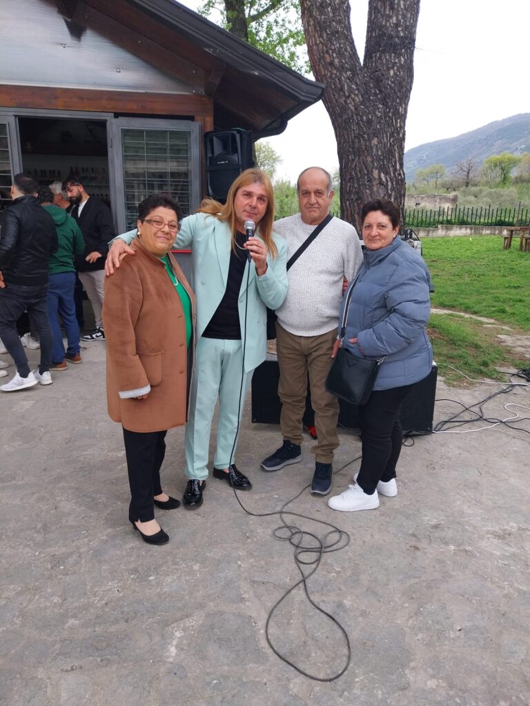 Avella, musica e natura alla Pineta Fusaro: successo per l’esibizione di Alessandro Conte
