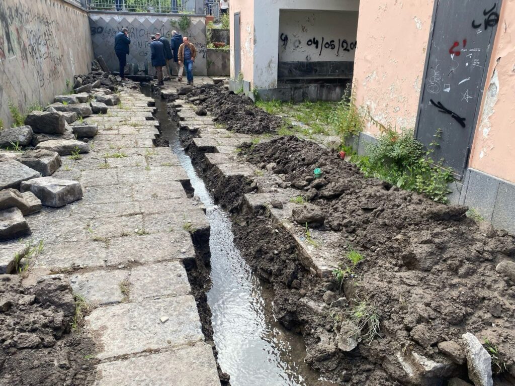 Torre del Greco: Scoperta un Corso d’Acqua nelle Cento Fontane, Il Sindaco Luigi Mennella Interviene