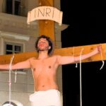 Mugnano del Cardinale, fede e partecipazione in Piazza Umberto I: la Via Crucis 2025 emoziona la comunità (Foto  e Video)