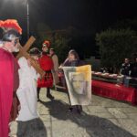Mugnano del Cardinale, fede e partecipazione in Piazza Umberto I: la Via Crucis 2025 emoziona la comunità (Foto  e Video)
