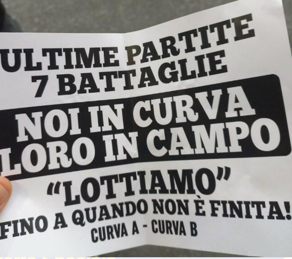 Napoli Empoli, al Maradona si accende la notte azzurra: Politano capitano, debutta la maglia Partenope. Le curve spingono la squadra: “Lottiamo, fino a quando non è finita”