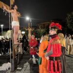 Mugnano del Cardinale, fede e partecipazione in Piazza Umberto I: la Via Crucis 2025 emoziona la comunità (Foto  e Video)