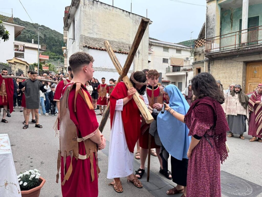Marzano di Nola, una Via Crucis tra fede, emozione e comunità: grande partecipazione per la “Via Crucis et Passio Christi”