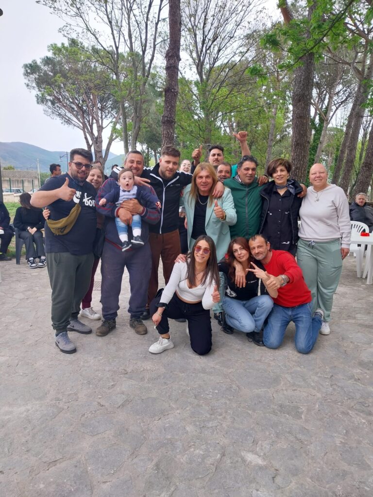 Avella, musica e natura alla Pineta Fusaro: successo per l’esibizione di Alessandro Conte