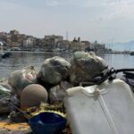 Tre quintali di rifiuti rimossi tra la spiaggia del Cavaliere e le Terme Ginnasio: successo per l’iniziativa “Amare il Mare”