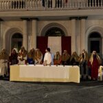 Mugnano del Cardinale, fede e partecipazione in Piazza Umberto I: la Via Crucis 2025 emoziona la comunità (Foto  e Video)